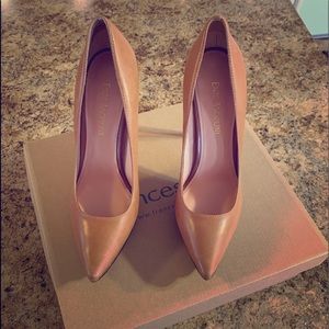 Closed toe, classic platform